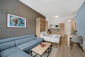 熨斗/熨衣板、免費無線上網、床單
