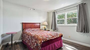 1 habitación, tabla de planchar con plancha y wifi