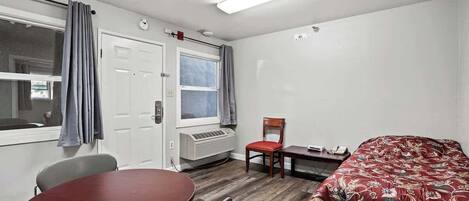 1 bedroom, iron/ironing board, WiFi