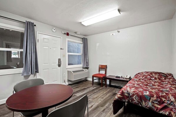 1 bedroom, iron/ironing board, WiFi