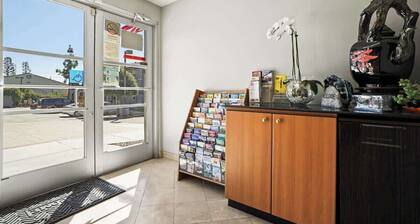 (Cozy studio, 1BED, 1BA, w/ kitchen)