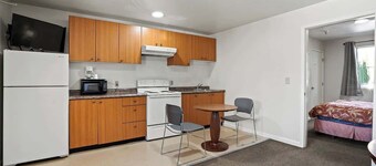 (Cozy studio, 1BED, 1BA, w/ kitchen)