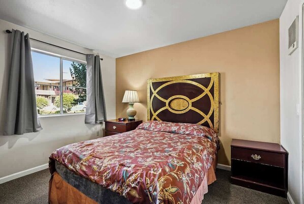 Iron/ironing board, WiFi