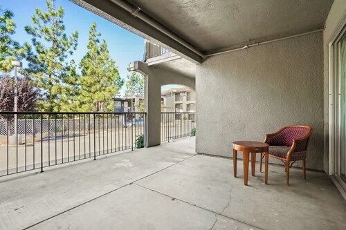 (Cozy studio, 2BED, 1BA, No kitchen)