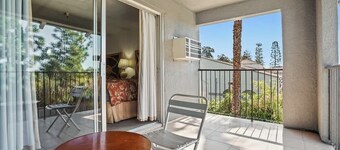 (Cozy studio, 2BED, 1BA, No kitchen)