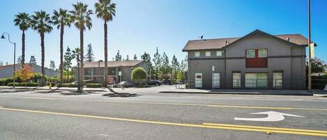 المنشأة من الخارج