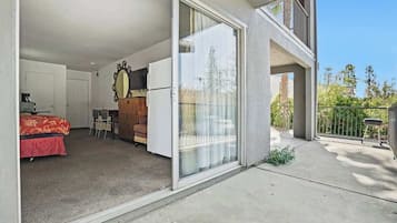 1 slaapkamer, een strijkplank/strijkijzer, wifi