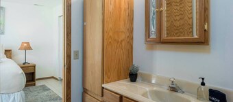 Family Fun, Private, Close to Trails, Lakes, Beaches, Resorts