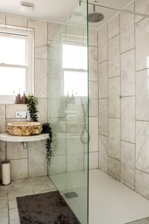 Shower, towels