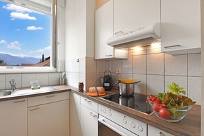 Family Apartment, 2 Bedrooms, Balcony (Castle view) | Private kitchen