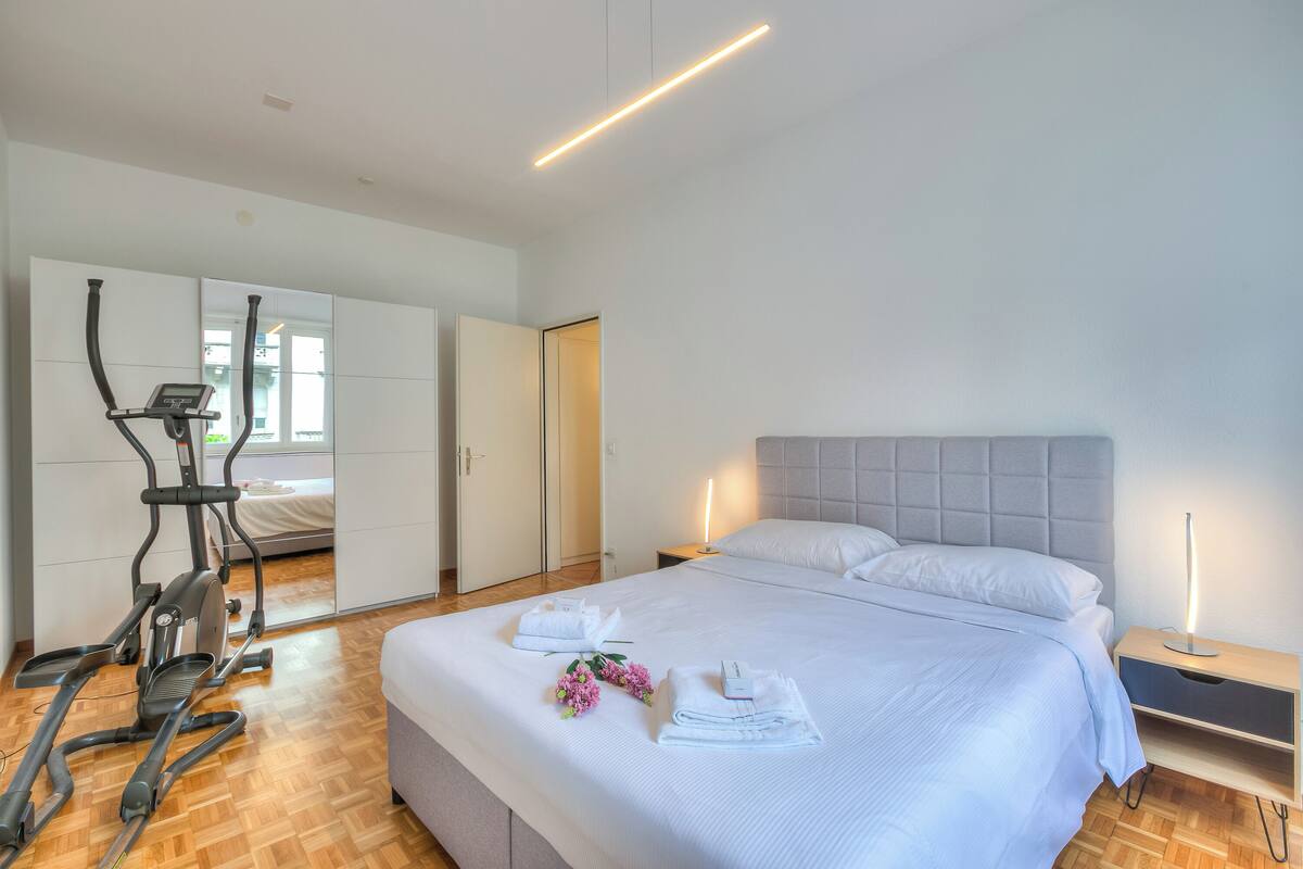 2 bedrooms, iron/ironing board, free WiFi, bed sheets