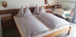 Basic Single Room | Desk, laptop workspace, free WiFi, bed sheets