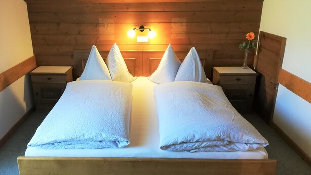Desk, laptop workspace, free WiFi, bed sheets - Sonneck Frühstückspension (Pfarrwerfen)