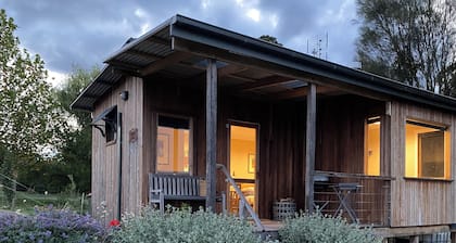 Ironbark cabin, a tranquil romantic getaway between Daylesford and Kyneton.