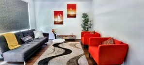 TV - Beautiful New home in Throsby with  5 Bedrooms (Throsby)