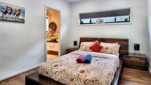 5 室のベッドルーム、アイロン / アイロン台、WiFi、ベッドシーツ