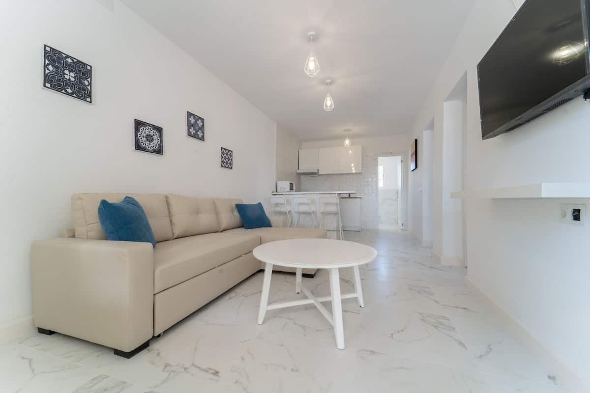 Apartemen (8) | Area keluarga | TV layar datar