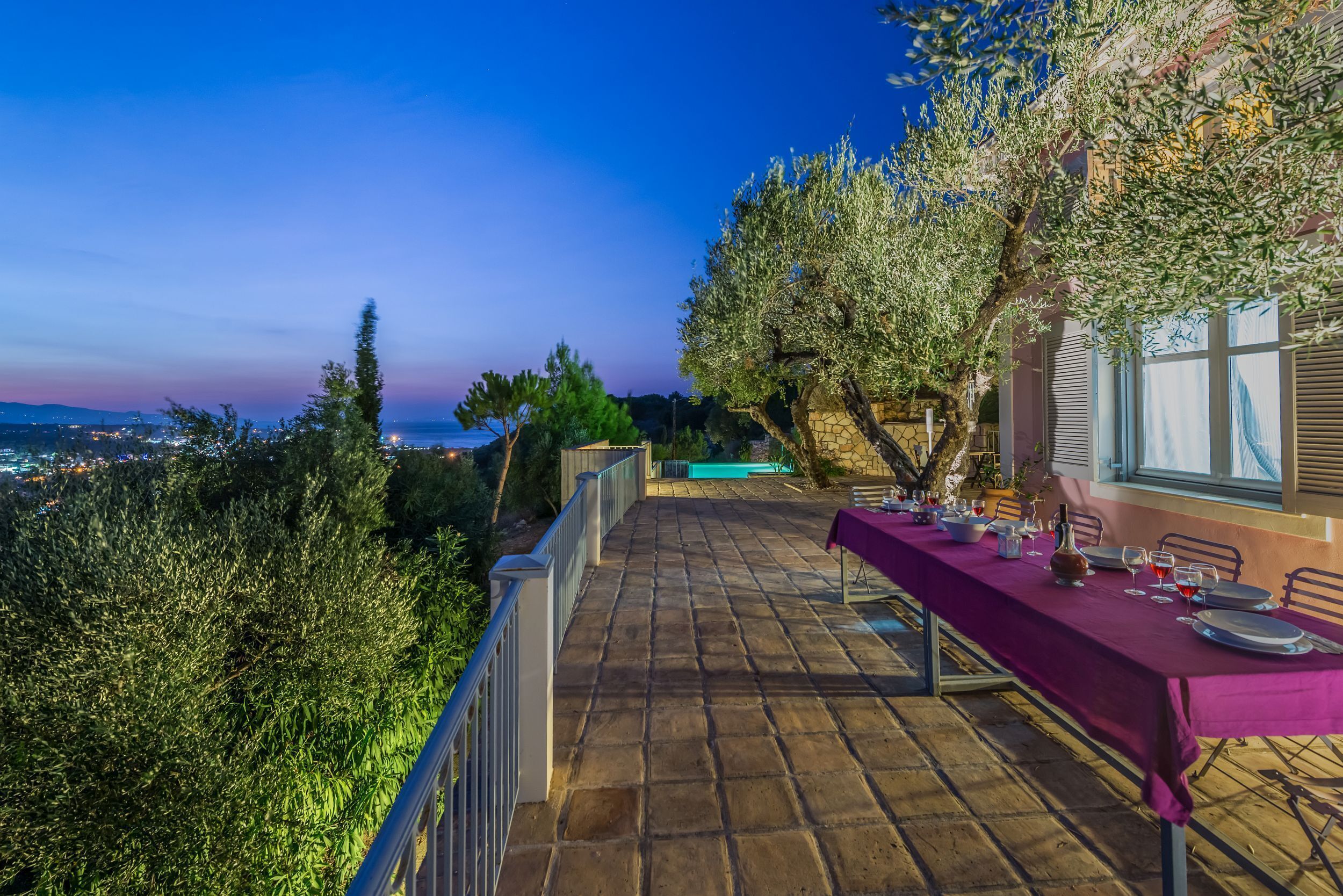 تناول الطعام بالخارج