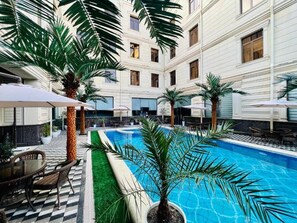 Seasonal outdoor pool - Medina Hotel Samarkand (Samarkand)