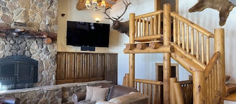 Lazy J Mountain Retreat in Red River NM