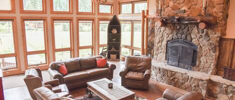 壁爐、DVD 播放機