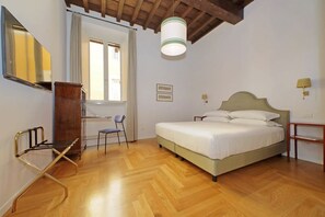 4 bedrooms, in-room safe, desk, iron/ironing board