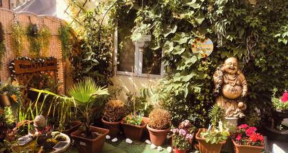 Centrally located 4 bedroom house with garden free parking in Zone 1 London