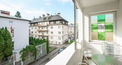 Salzburg: Apartment RIVERSIDE 2 für 1 - 12 Personen