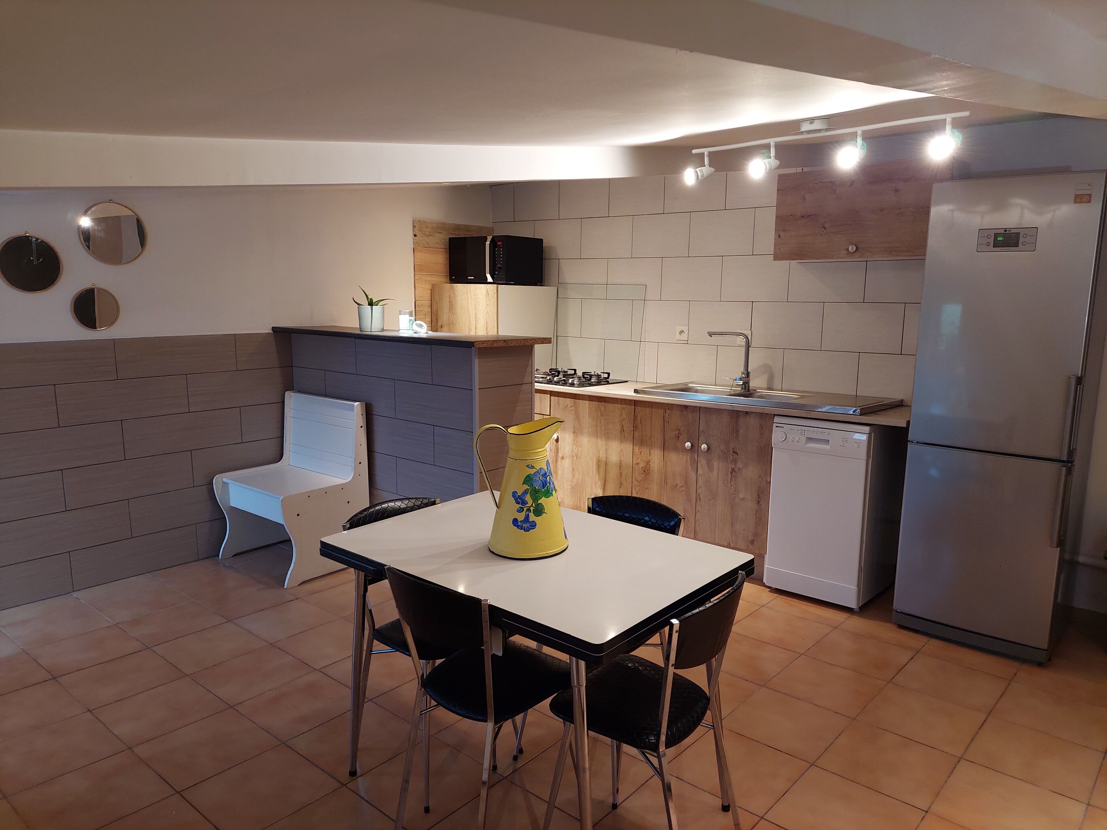 Micro-ondes, plaque de cuisson, lave-vaisselle