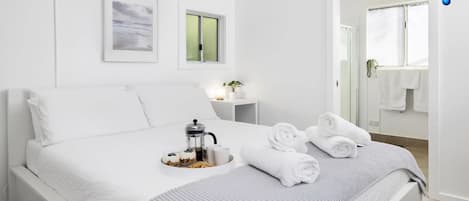 1 bedroom, travel cot, WiFi, bed sheets