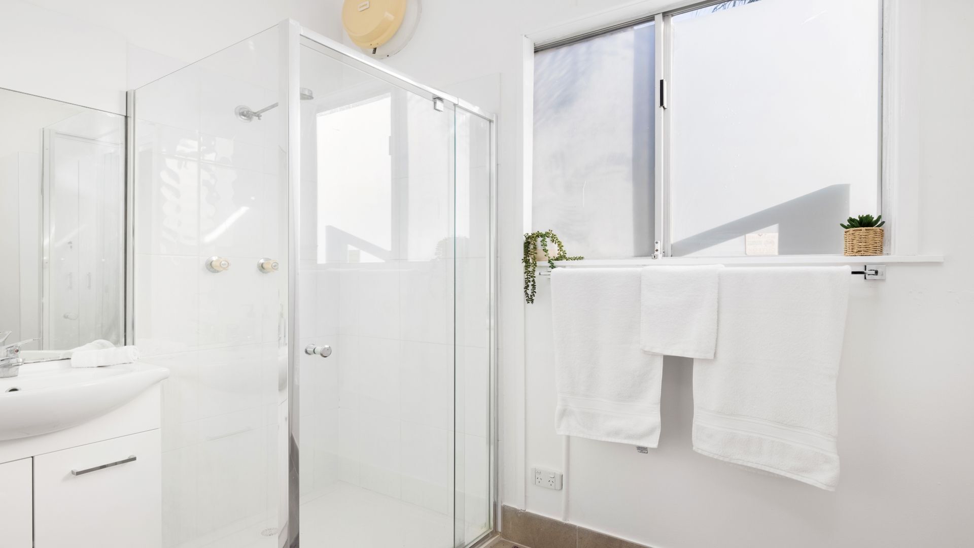 Bruser, hårtørrer, håndklæder