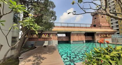Homey And Serene 2Br At Great Western Resort Apartment