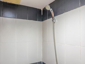 Studio | Salle de bain | Articles de toilette gratuits, serviettes fournies