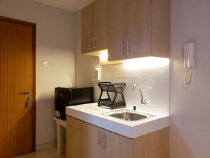 Private kitchen - Cozy Studio At Cinere Bellevue Suites Apartment (Depok)