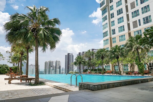 Outdoor pool - Comfortable 1Br At Gandaria Heights Apartment (Jakarta)