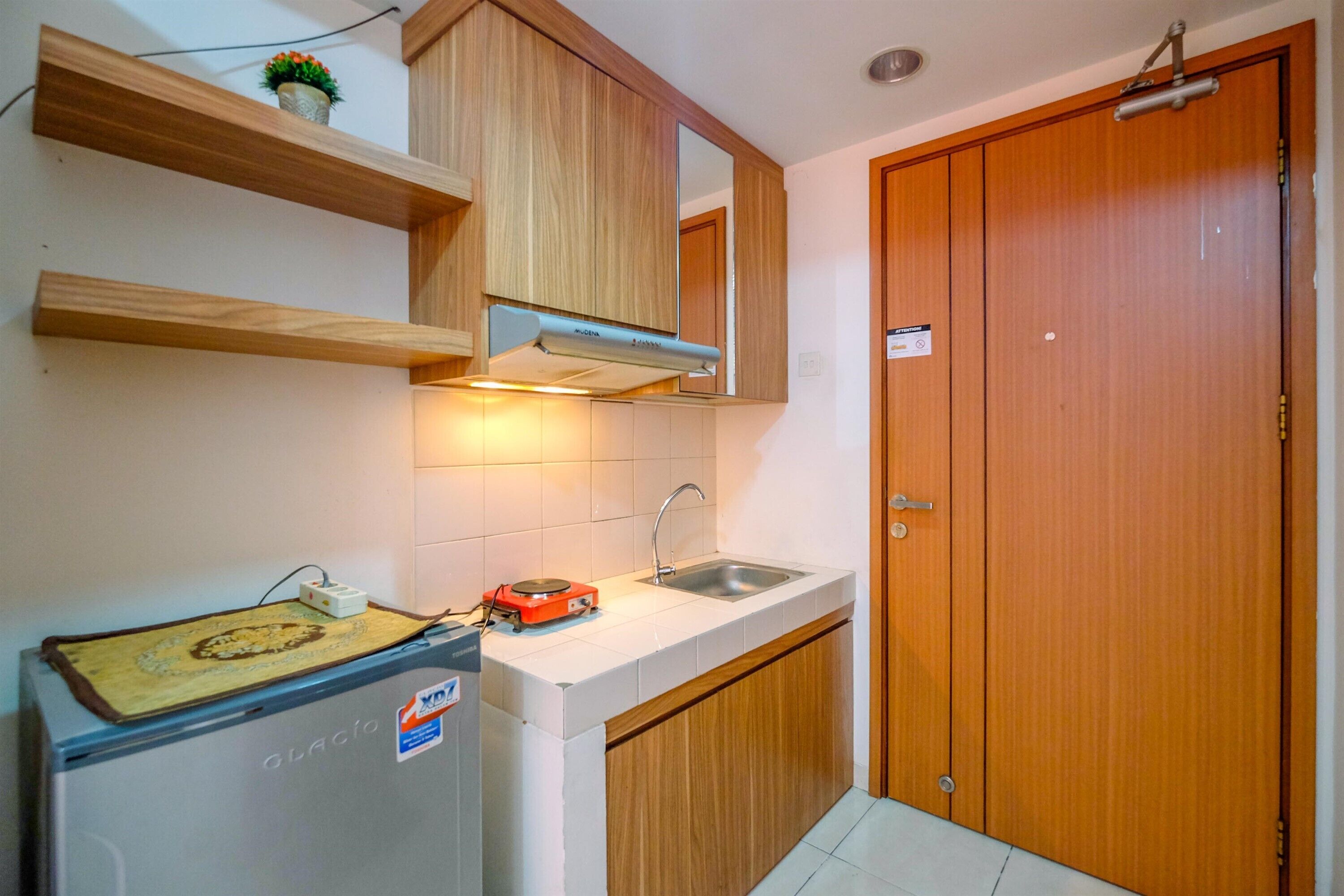 Studio | Private kitchen | Fridge, stovetop, cookware/dishes/utensils