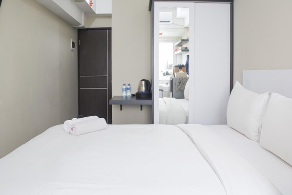 Free WiFi - Cozy Studio At Mont Blanc Apartment (Bekasi)