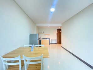 Apartment, 2 Bedrooms | Living area