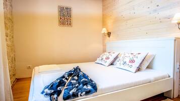 2 habitaciones, tabla de planchar con plancha, cuna de viaje y wifi