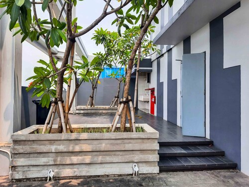 Fully Furnished Studio With Comfortable Design Monroe Tower Apartment