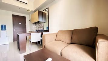 Apartment, 2 Bedrooms | Living area