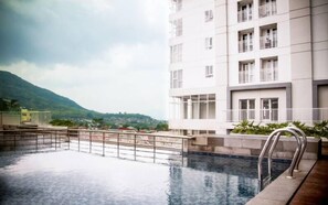 Outdoor pool - Fancy And Nice 2Br Apartment At Skyland City Jatinangor (Hegarmanah)
