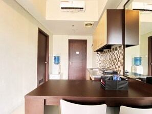Apartamento, 2 habitaciones | Servicio de comidas en la habitación