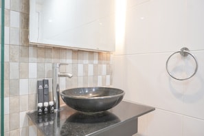 Estudio | Baño | Amenidades de baño gratuitas y toallas