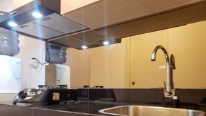 开间, 2 间卧室 | 私人厨房 | 冰箱、炉灶、电热水壶、厨具/餐具