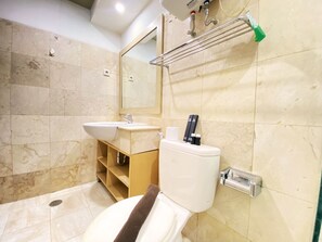 Studio | Bathroom | Free toiletries, towels - Warm And Comfort Studio Apartment At Braga City Walk (Bandung)