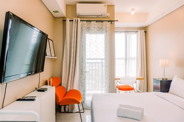 Free WiFi - Best Deal And Comfy Studio At Transpark Bintaro Apartment (South Tangerang)