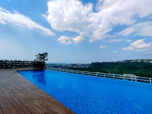 Outdoor pool - Fancy And Nice 1Br With Extra Room At Amartha View Apartment (Semarang)