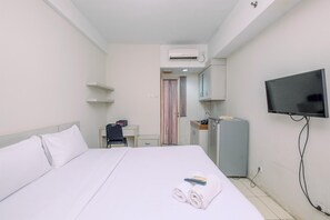 Studio | Free WiFi - Best Choice And Comfy Studio Apartment At Margonda Residence 4 (Depok)