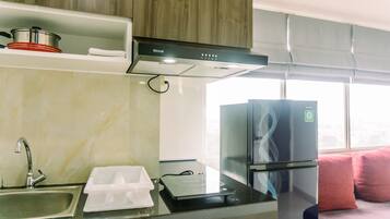 Apartment, 2 Bedrooms | Private kitchen | Fridge, stovetop, cookware/dishes/utensils